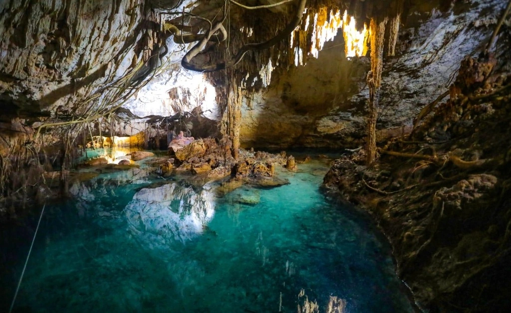 <span data-flowtext="poi.cenote-wolpoch.title" data-flowtext-resolved="poi.cenote-wolpoch.title" data-flowtext-template="span" class="flowtext-wrapper flowtext-span-wrapper">Cenote Wolpoch</span>