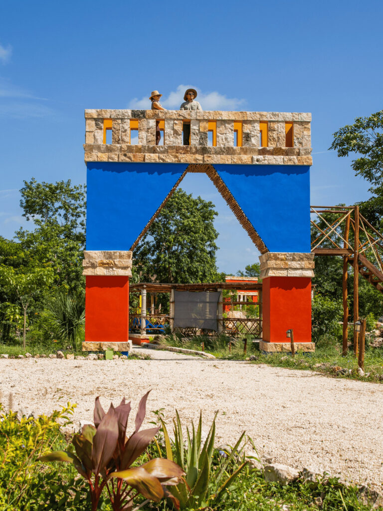 <span data-flowtext="experience.mirador.title" data-flowtext-resolved="experience.mirador.title" data-flowtext-template="span" class="flowtext-wrapper flowtext-span-wrapper">Contemplación Panorámica de la Selva</span>